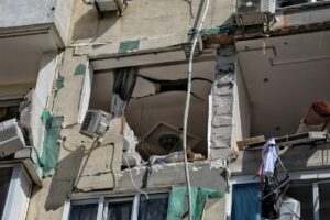 KIEV (UCRAINA) (ITALPRESS) – Missili colpiscono ancora Odessa e la battaglia in Ucraina continua: la...