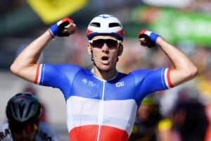 MESSINA (ITALPRESS) – Arnaud Demare vince la quinta tappa del Giro d’Italia 2022, la Catania-Messina...