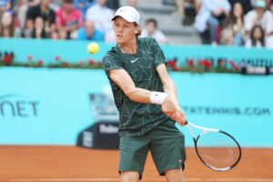 ROMA (ITALPRESS) – Disco rosso per Jannik Sinner, ai quarti di finale, agli “Internazionali...