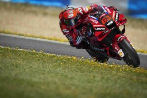 LE MANS (FRANCIA) (ITALPRESS) – Francesco Bagnaia conquista la pole position di MotoGP nel Gran...