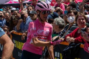 CHIETI (ITALPRESS) – Jai Hindley vince la nona tappa del Giro d’Italia 2022,la Isernia-Blockhaus, di...