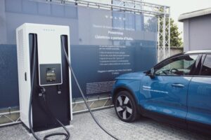 TORINO (ITALPRESS) – Arriva anche in Piemonte la rete dei punti di ricarica ultrafast by Volvo Cars...
