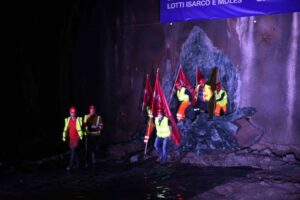 ROMA (ITALPRESS) – Dal portale sud di Fortezza al Brennero corre oggi un tunnel lungo 24,1...