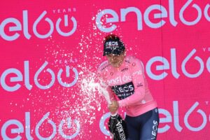 APRICA (ITALPRESS) – Jan Hirt vince la sedicesima tappa del Giro d’Italia 2022, la Salò-Aprica...