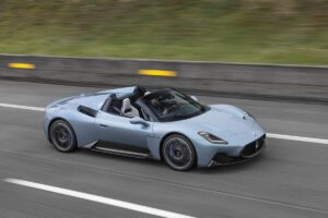 MODENA (ITALPRESS) – La super sportiva MC20 adesso è anche spyder. Maserati, infatti, presenta MC20...