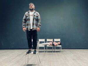 Sabato 7 e domenica 8 maggio, alle ore 20.30 nello spazio artistico teatrale Roots, in via Borrello...