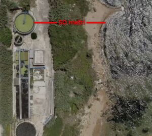 “Un depuratore di acque reflue che sta letteralmente sprofondando verso il mare, a meno di 50 metri...