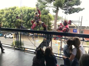 Sono stati i supereroi e le supereroine tra cui Capitan Marvel, Capitan America, Spiderman, Ironman...