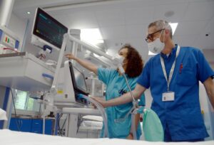 Sono 21.554 i nuovi casi positivi nelle ultime 24 ore in Italia, contro i 23.042 di ieri, per un...