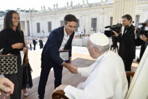 ROMA (ITALPRESS) – In seguito all’incontro con Papa Bergoglio in Vaticano Marco Chiellini, medico...