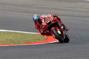 CHEMNITZ (GERMANIA) (ITALPRESS) – Francesco Bagnaia conquista la pole position in MotoGp al Gran...