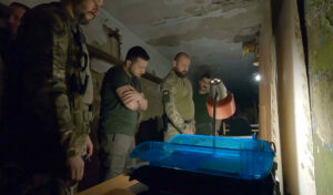 ROMA (ITALPRESS) – “Combattimenti molto feroci continuano nel Donbass”. Così il presidente ucraino...