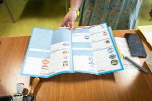 ROMA (ITALPRESS) – Secondo gli exit poll del consorzio Opinio Italia per la Rai, a Genova e Palermo...