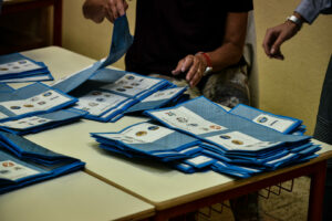 ROMA (ITALPRESS) – Alle 23 chiusi i seggi per i ballottaggi per le Amministrative. Al via lo...