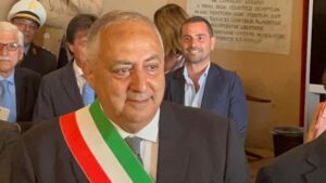 Questa mattina si è svolta la cerimonia di insediamento del nuovo sindaco di Palermo, il professore...