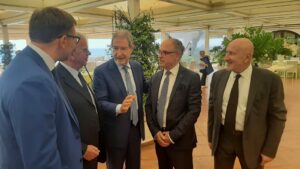 "La casa è al centro dell'agenda politica del governo regionale, seppure da Roma registriamo una...