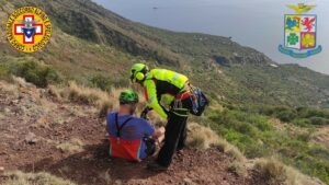 Complesso intervento di soccorso sull'isola di Filicudi (Messina) per soccorrere un turista...