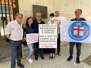 Si è svolto ieri mattina il sit-in organizzato dai dirigenti regionali della Democrazia Cristiana...
