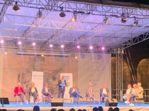 I sei candidati alla poltrona di sindaco di Palermo si sono incontrati ieri sera a villa Filippina...