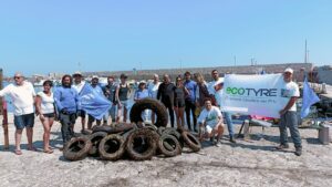 Effettuata ieri la rimozione di rifiuti sommersi nello specchio d'acqua vicino all'area marina...