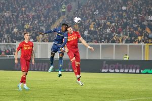 LECCE (ITALPRESS) – Un tempo a testa e pari giusto tra Lecce e Fiorentina, che al Via del Mare si...