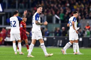 ROMA (ITALPRESS) – La Lazio batte la Roma 1-0 e aggancia l’Atalanta al terzo posto in classifica...