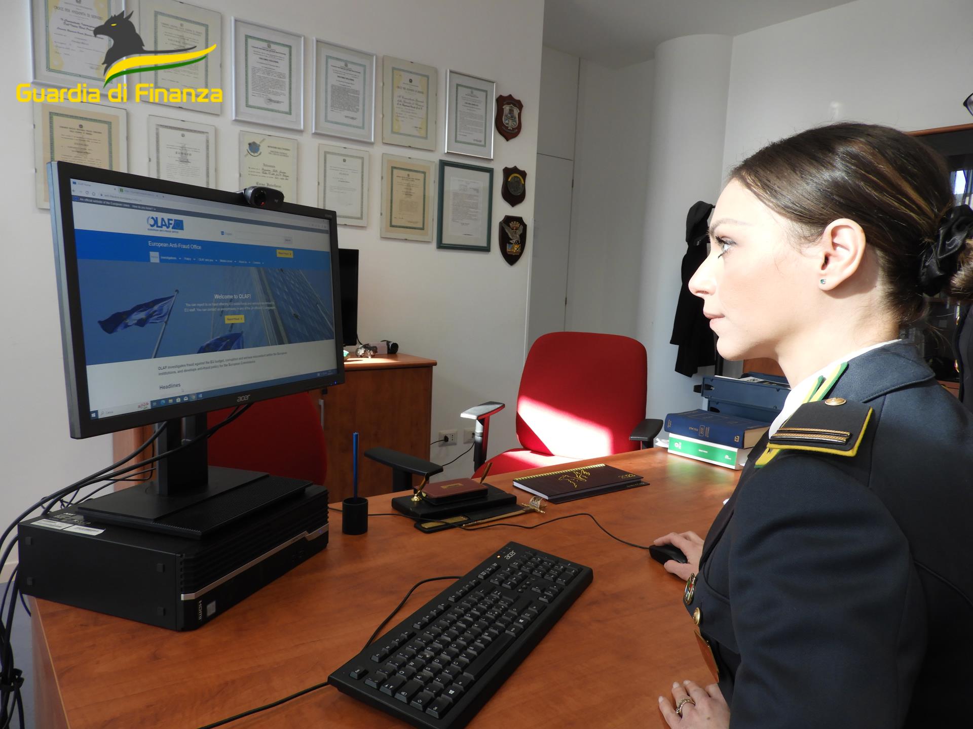 Sequestrate oltre 8mila bottiglie di vodka contraffatta: affari illeciti per 1mln €