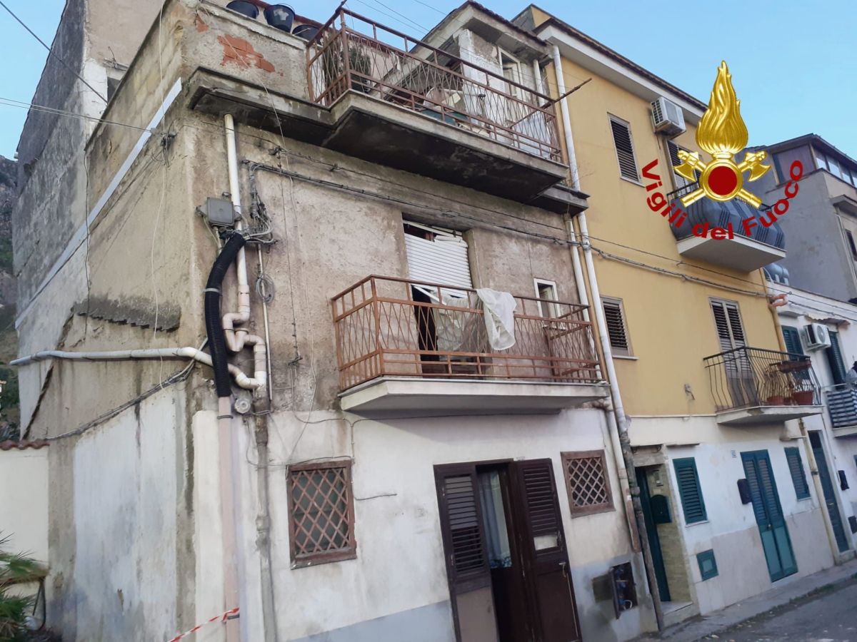 Fuga di gas ed esplosione a Palermo, evacuate abitazioni