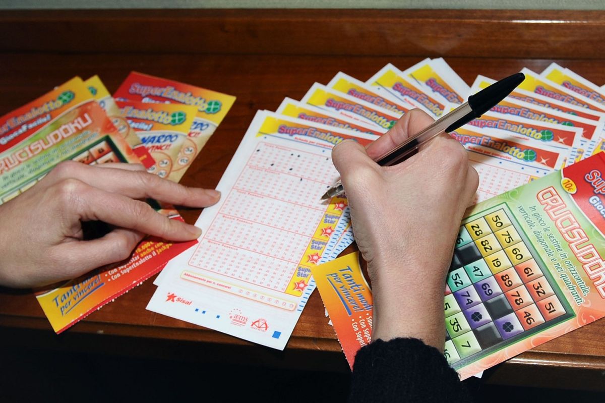 Superenalotto, vincita record da oltre 371 milioni: 9 quote in Sicilia