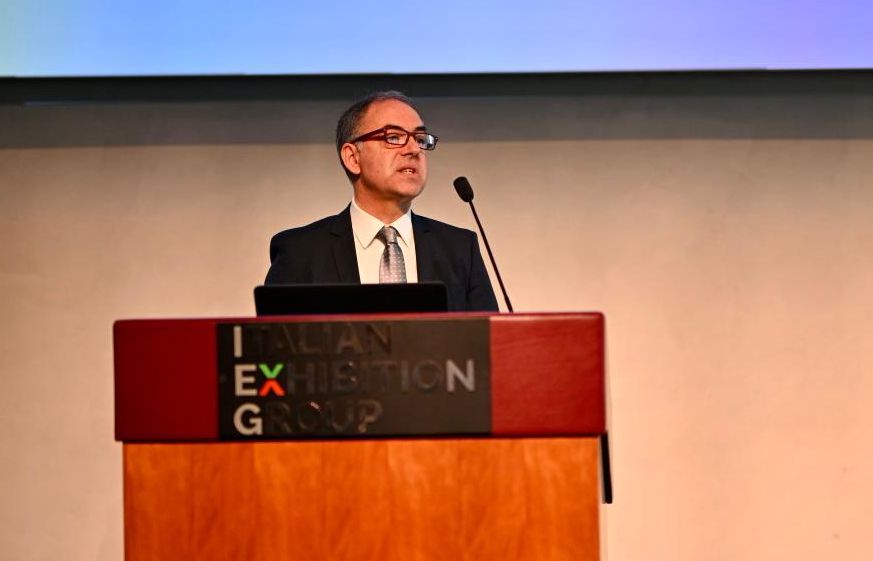 Consumi, bere e mangiare fuori casa è “fondamentale” per gli italiani