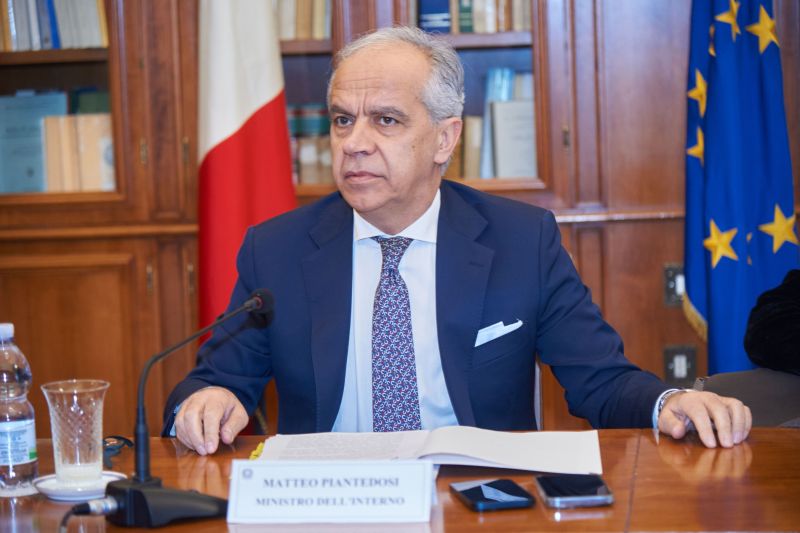 Immigrazione, Piantedosi “Nessun ritardo nei soccorsi nel crotonese”