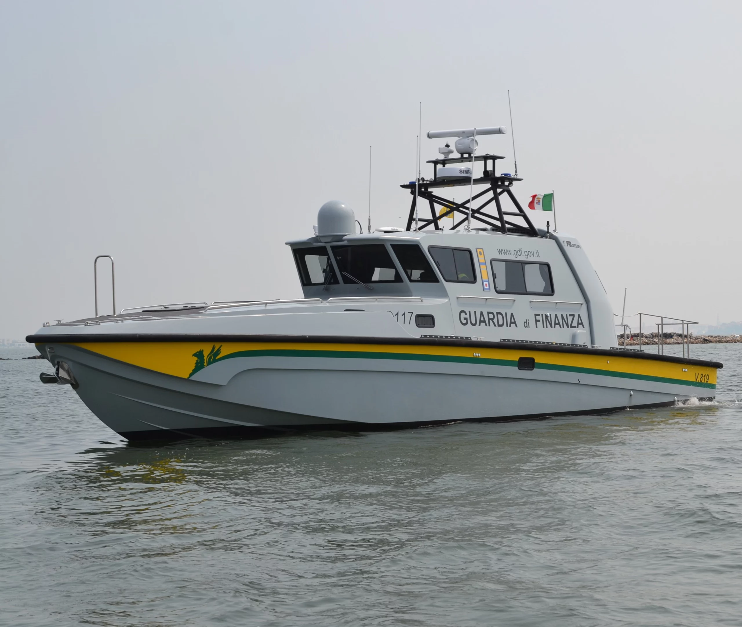 Sequestrata nave madre per trasporto migranti a Lampedusa