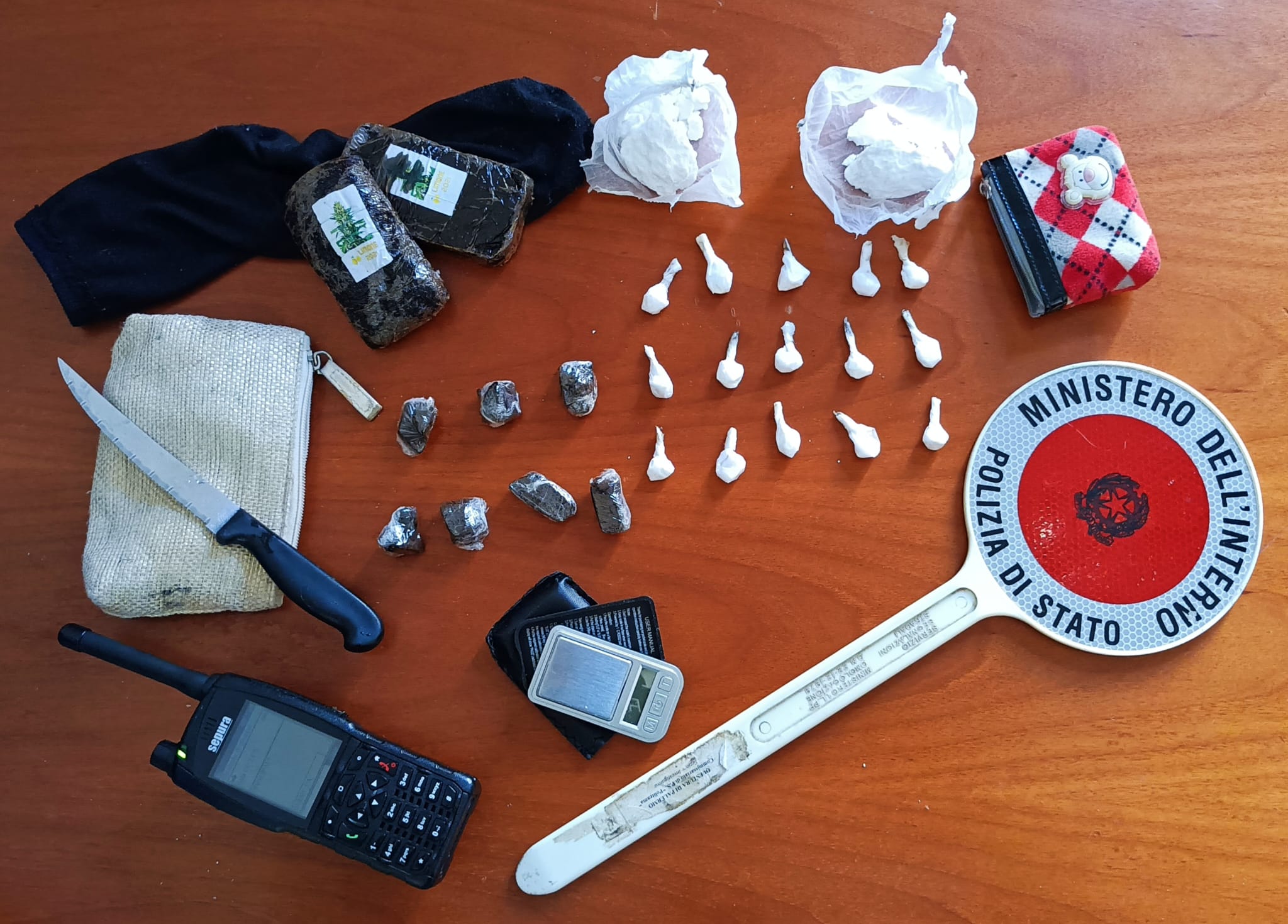 Arrestato palermitano, custodiva in casa oltre 300 gr di droga