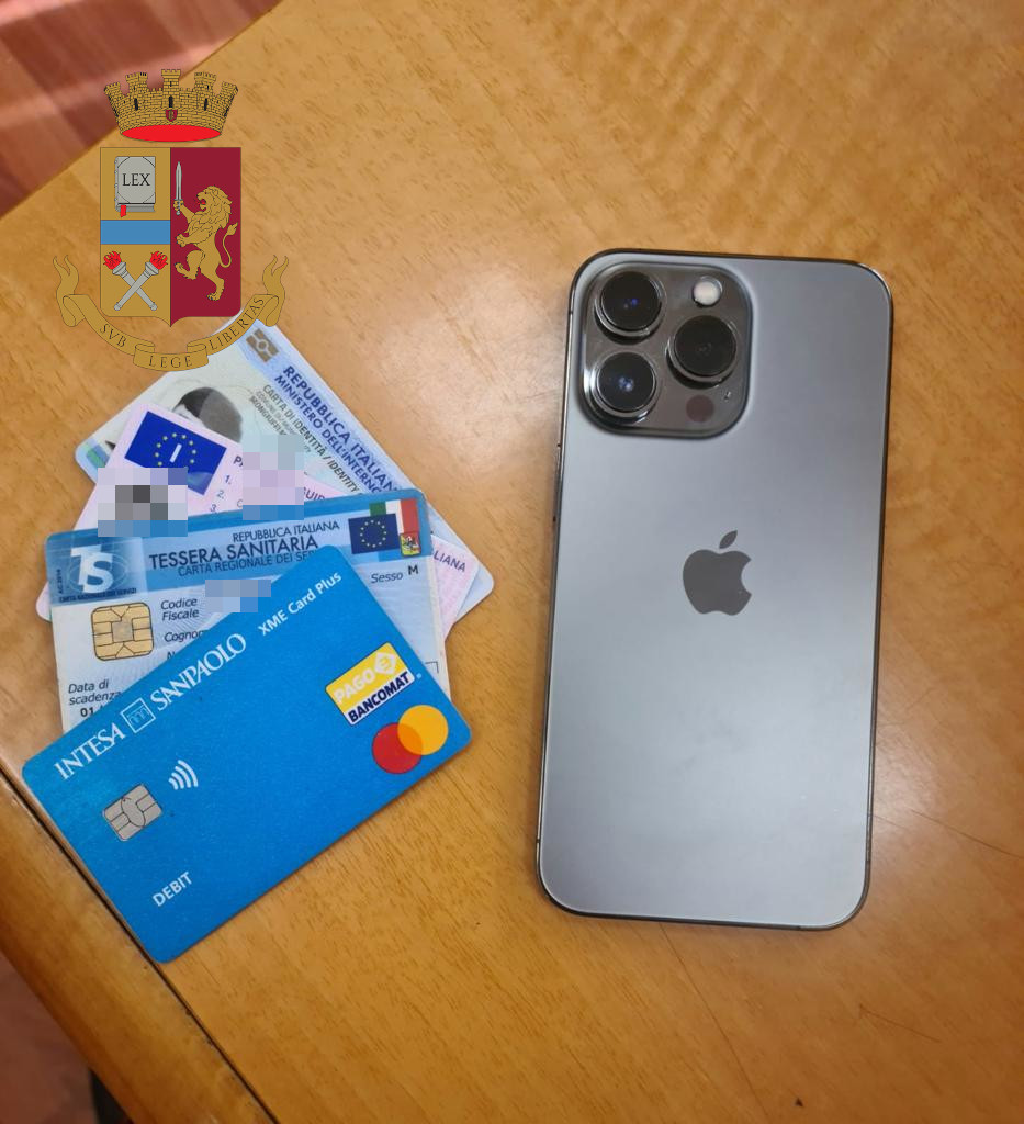 Picchia con un bastone gli agenti, fermato con il taser uno straniero