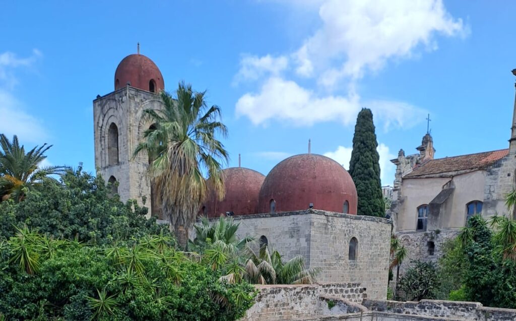 Fontanella Amap di fronte alla chiesa di San Giovanni degli Eremiti contro l’uso della plastica