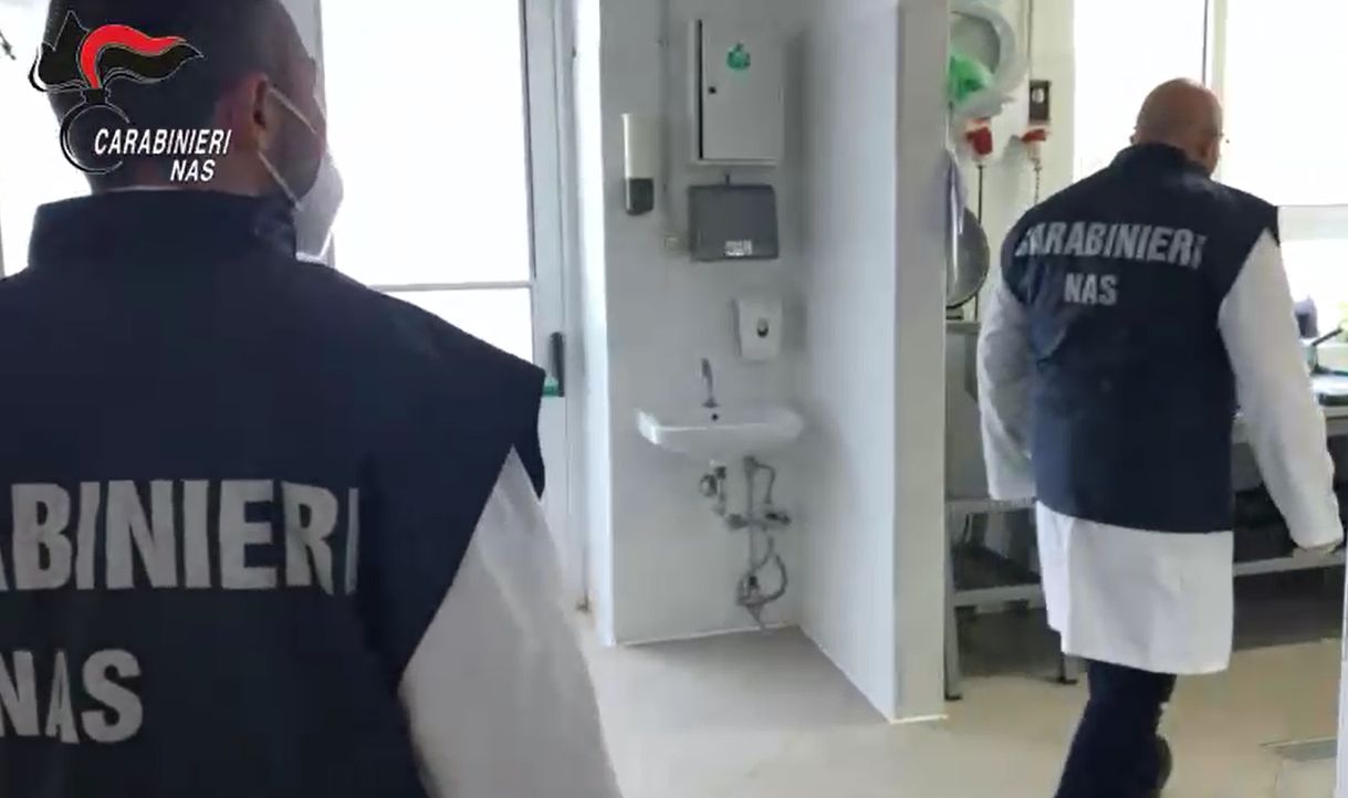 Escrementi e blatte nelle mense ospedaliere, chiuse 7 cucine dai Nas anche in Sicilia