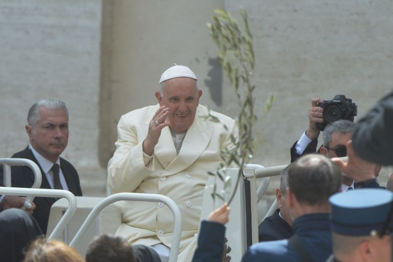 Il Papa non partecipa alla Via Crucis, la seguirà da Santa Marta