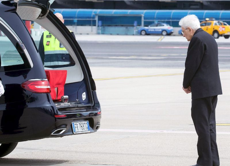 Atterrato a Ciampino l’aereo con la salma di Parini