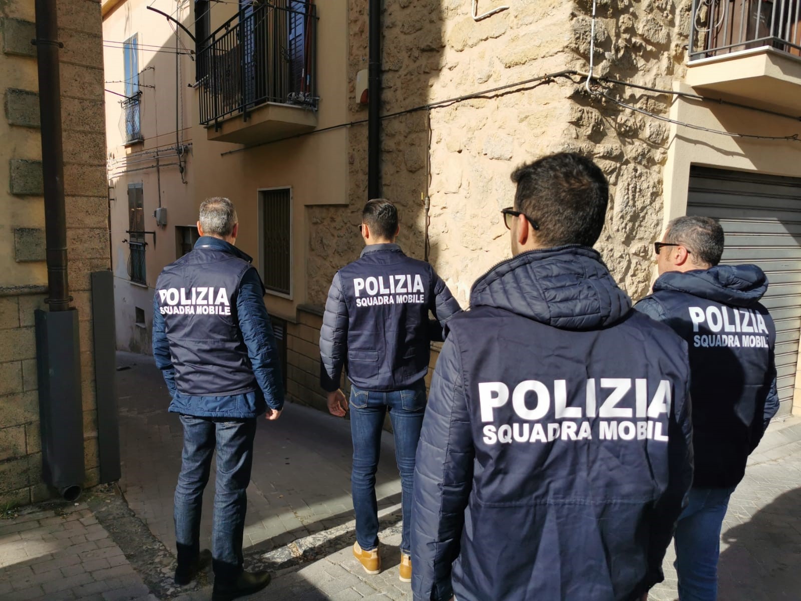 Estorsione e rapina aggravata dal metodo mafioso: un arresto ad Enna
