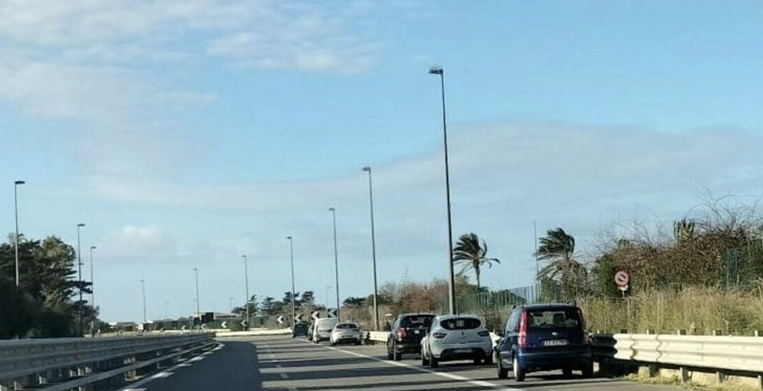 Aeroporto, sosta in autostrada. Riggio: “Telecamere, è un pericolo”