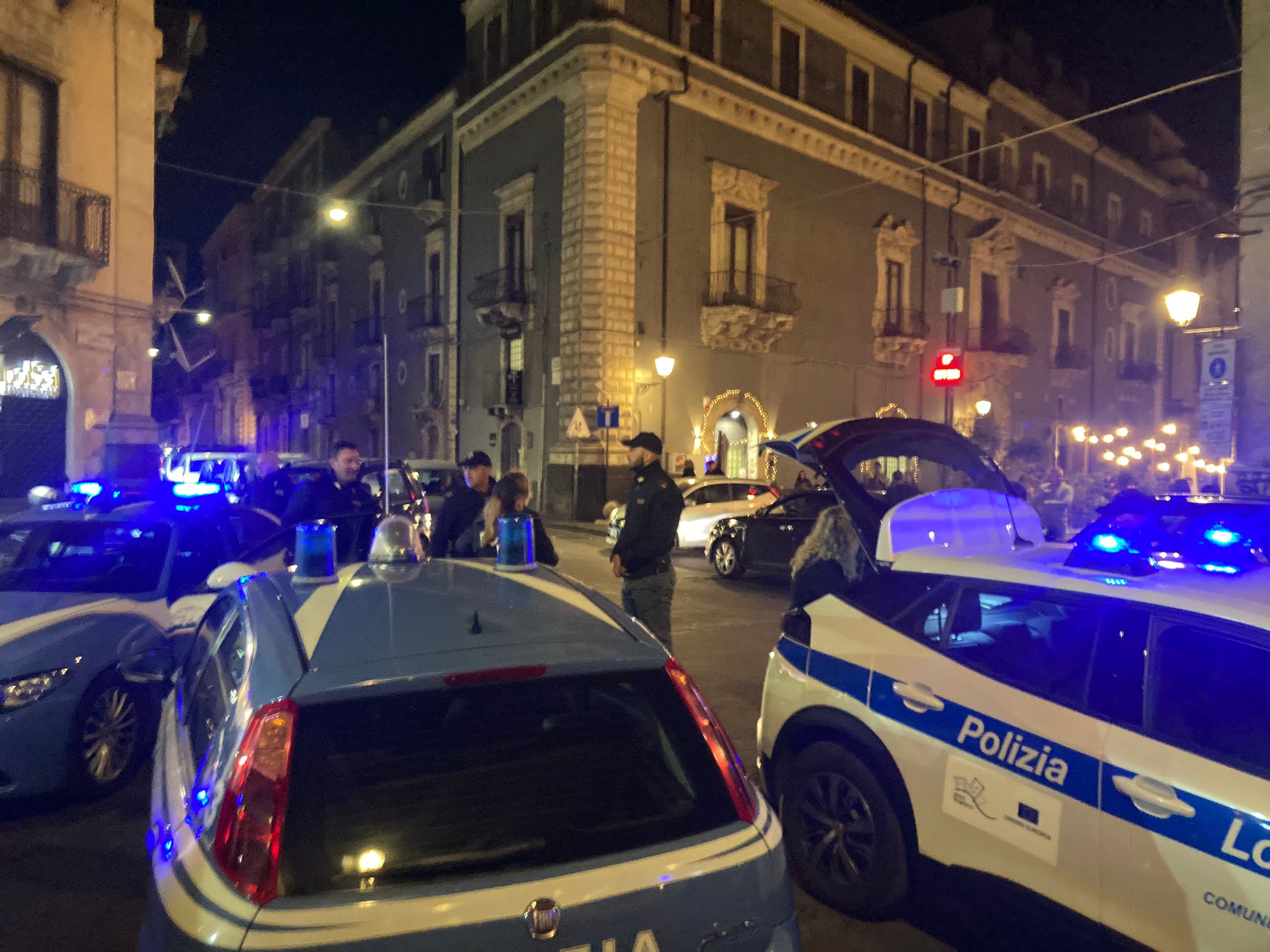 Controlli movida a Catania, sequestri e sanzioni su auto e moto