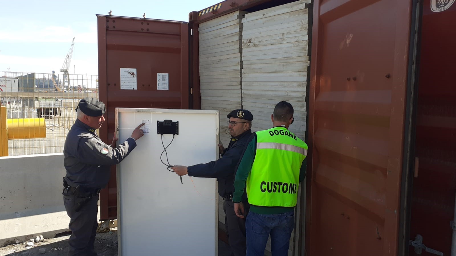 Porto di Palermo, sequestrate 18 tonnellate di rifiuti speciali