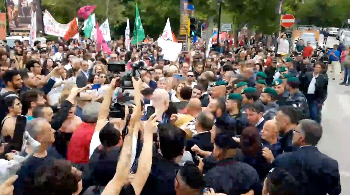 Fatti del 23 maggio, il corteo bloccato dalla polizia: la parola ai docenti