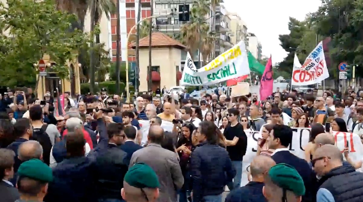 Commemorazione Falcone, bloccato il corteo di studenti e sindacati: “Motivi di ordine pubblico”
