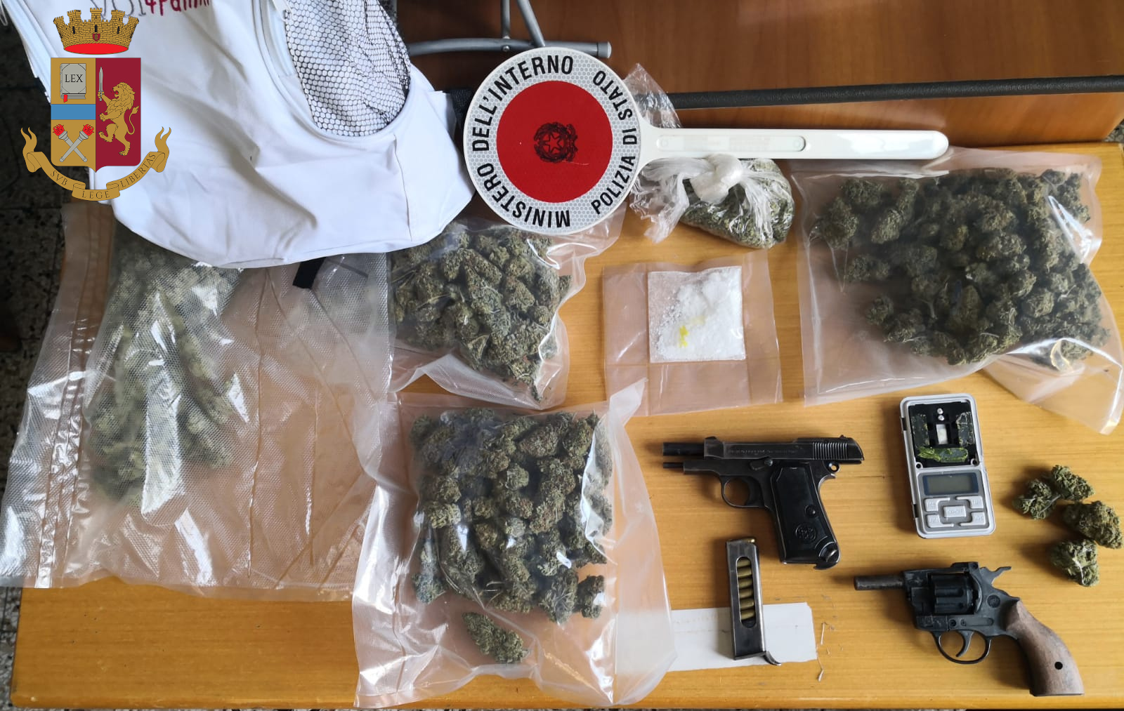 Detenzione e spaccio di droga, arrestato un minore a Catania