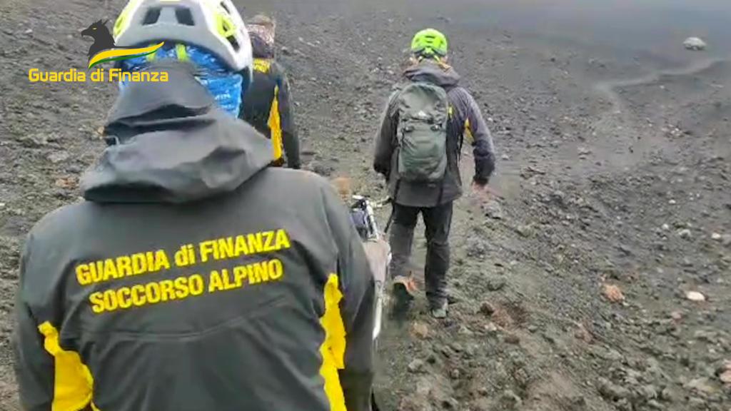 Soccorsa escursionista infortunata sull’Etna, raggiunta a quota 2.650 mt