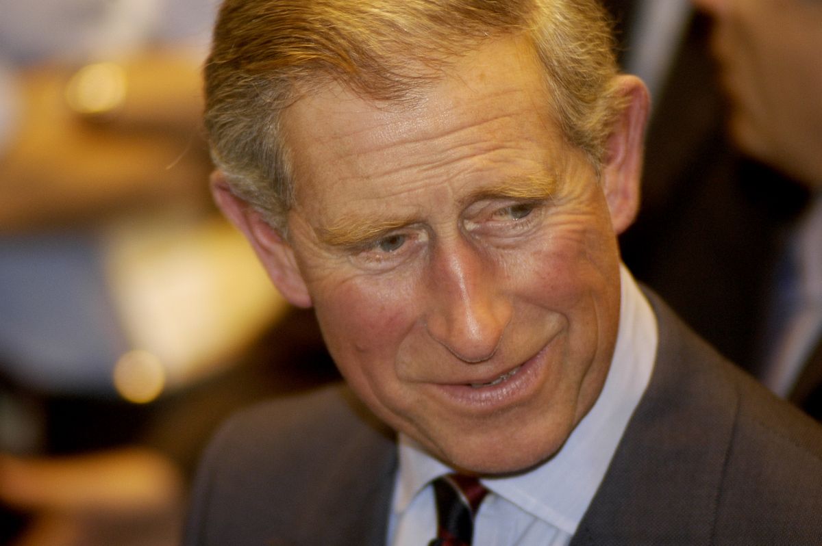 Re Carlo conferisce l’Ordine dell’Impero Britannico a Salvatore Bordonali