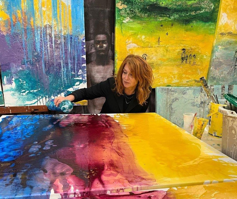 «Chiudi gli occhi»: dalle parole del poeta romantico Nâzım Hikmet, la mostra della romana Giusy Lauriola, da Artètika