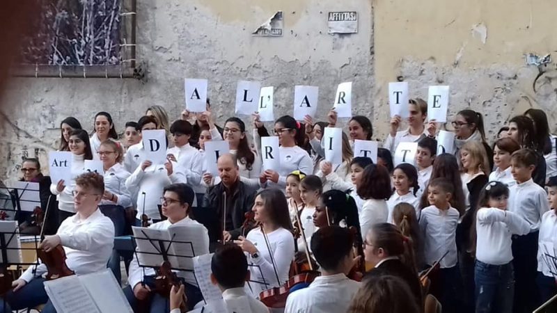 I giovani dell’Orchestra dell’associazione “Teatro dei Ragazzi” giovedì 21 giugno a piazza Bellini