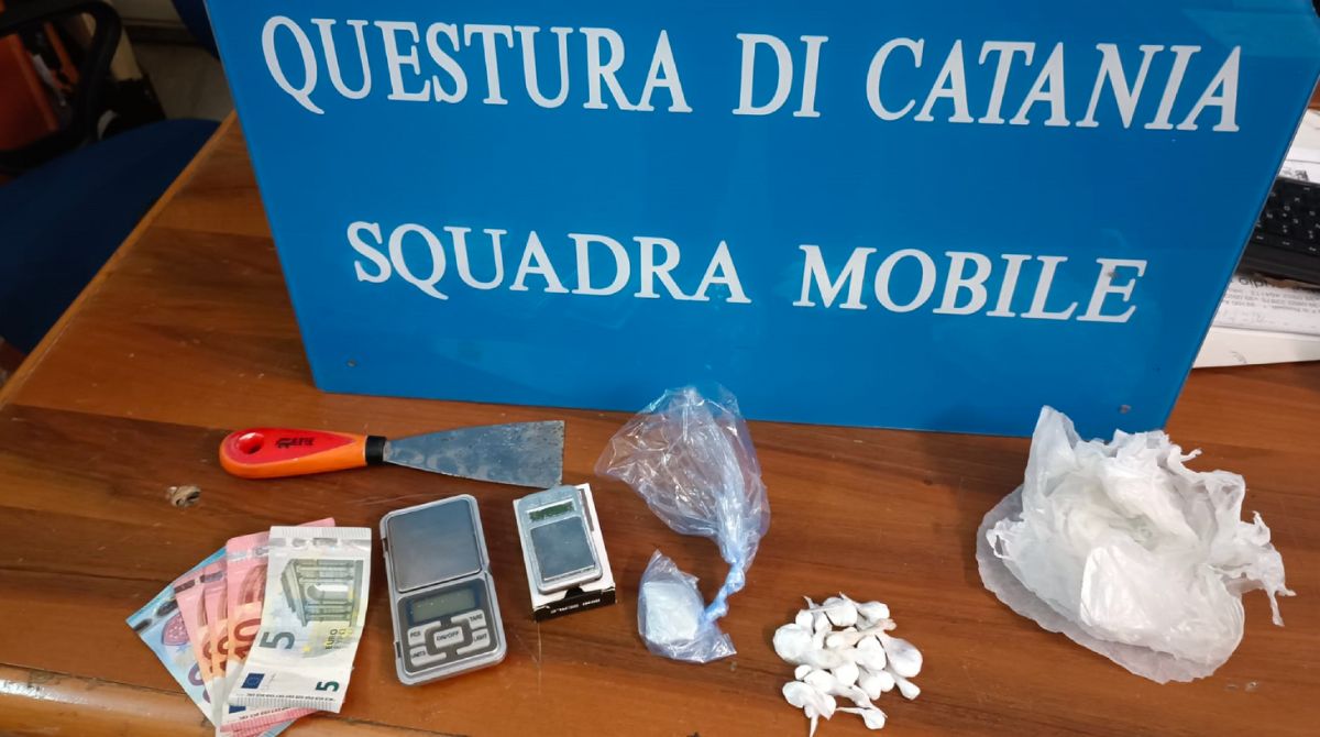Arrestato un 20enne a Catania per detenzione e spaccio di droga